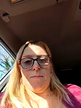 Snapshot of winniess40 chatting on 01/01/25, 01:27 winniess40 online show from 01/01/25, 01:27