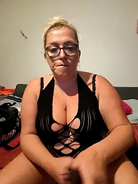 Snapshot of winniess40 chatting on 10/09/25, 02:53 winniess40 online show from 10/09/25, 02:53