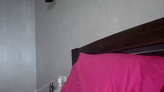 JulianaGold1 online show from 09/17/25, 06:53