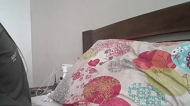 JulianaGold1 online show from 09/19/25, 01:45