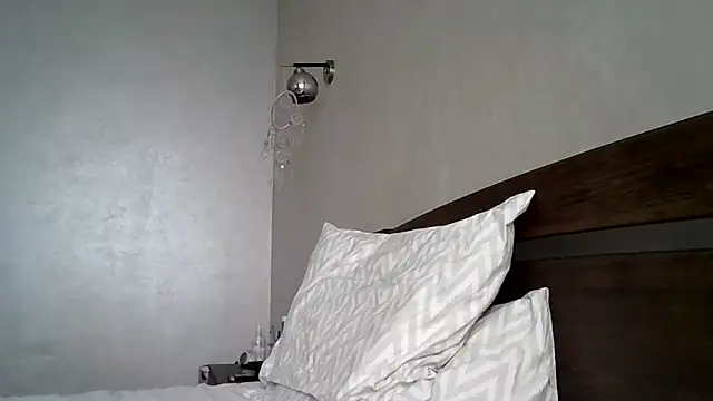 JulianaGold1 online show from 02/18/26, 08:21