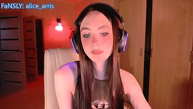 Snapshot of Alice__Aris chatting on 05/13/26, 05:43 Alice Aris online show from 05/13/26, 05:43