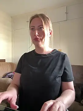 AlisaWhite online show from 04/24/26, 03:03