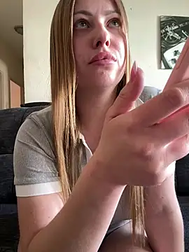 Snapshot of AlisaWhite chatting on 05/05/26, 01:30 AlisaWhite online show from 05/05/26, 01:30