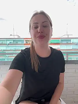Snapshot of AlisaWhite chatting on 06/04/26, 03:40 AlisaWhite online show from 06/04/26, 03:40