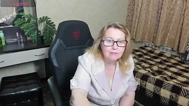 Frau Marta online show from 12/20/24, 01:22