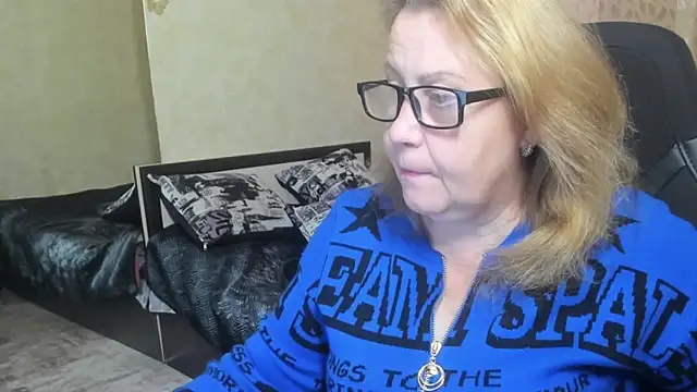 Frau Marta online show from 10/18/25, 01:23