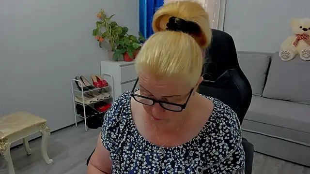 Frau Marta online show from 07/31/26, 12:48
