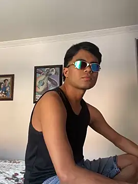 Snapshot of pinedasex777 chatting on 02/05/25, 07:42 pinedasex777 online show from 02/05/25, 07:42