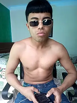 Snapshot of pinedasex777 chatting on 09/11/25, 01:33 pinedasex777 online show from 09/11/25, 01:33