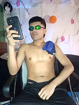 Snapshot of pinedasex777 chatting on 10/10/25, 10:36 pinedasex777 online show from 10/10/25, 10:36