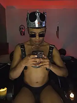 Snapshot of pinedasex777 chatting on 11/01/25, 02:35 pinedasex777 online show from 11/01/25, 02:35