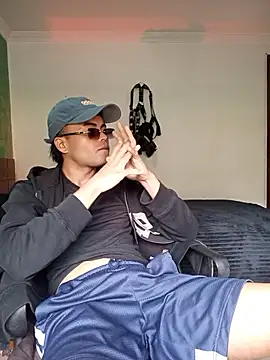 Snapshot of pinedasex777 chatting on 11/06/25, 04:08 pinedasex777 online show from 11/06/25, 04:08