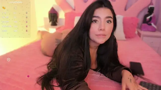 shantall vidales  online show from 09/28/25, 07:47