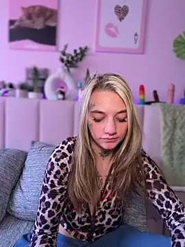 chloetease online show from 04/19/26, 08:44