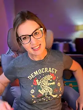 MaiseKnox online show from 04/17/26, 09:29