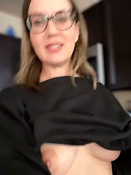 MaiseKnox online show from 04/22/26, 06:20