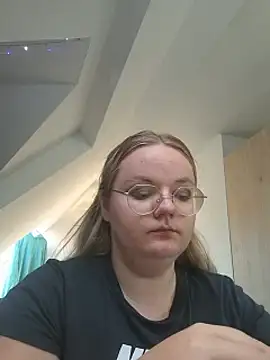 Snapshot of Fiona0705 chatting on 09/19/25, 10:27 Fiona0705 online show from 09/19/25, 10:27