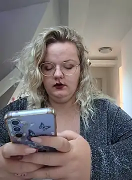 Snapshot of Fiona0705 chatting on 09/23/25, 06:49 Fiona0705 online show from 09/23/25, 06:49