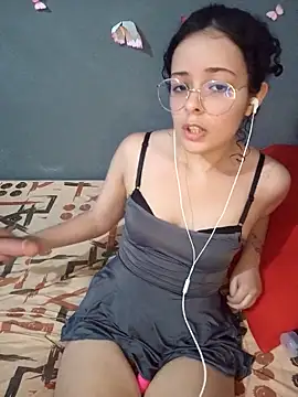Snapshot of NinaSweet2 chatting on 10/27/25, 04:16 NinaSweet2 online show from 10/27/25, 04:16