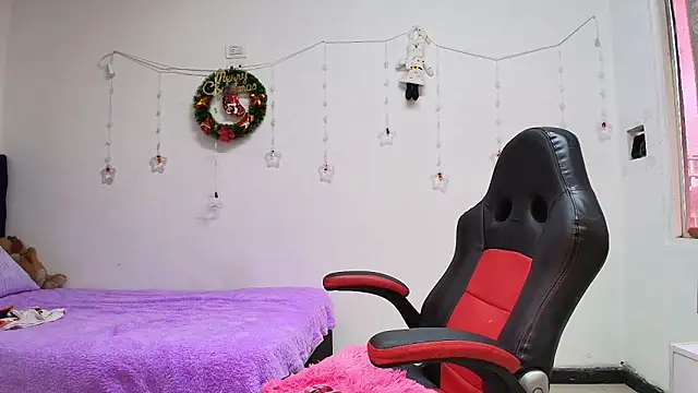 lili phill online show from 12/25/24, 07:13