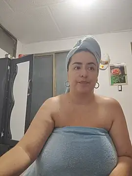 Snapshot of rosahills chatting on 06/25/26, 01:27 rosahills online show from 06/25/26, 01:27