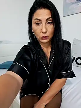 Snapshot of charrlote_love chatting on 10/06/25, 02:03 charrlote love online show from 10/06/25, 02:03