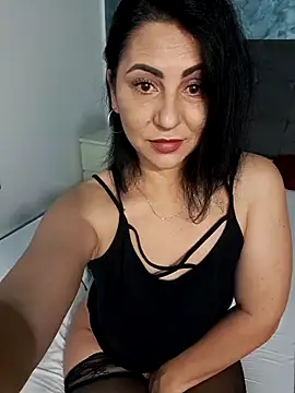 Snapshot of charrlote_love chatting on 06/11/26, 02:53 charrlote love online show from 06/11/26, 02:53