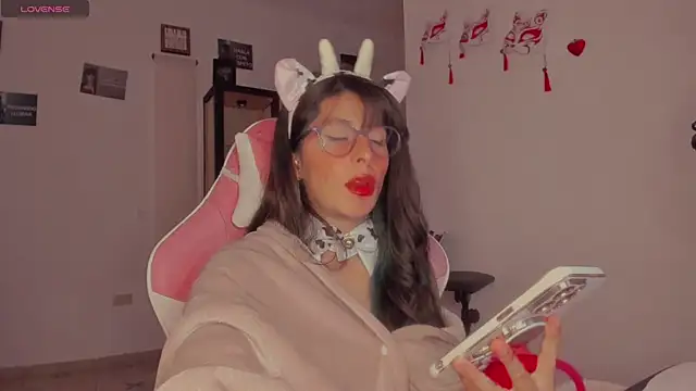 Snapshot of VYONED chatting on 01/01/25, 10:56 VYONED online show from 01/01/25, 10:56