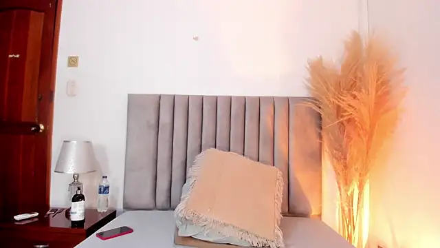 AGATHAA WHITE online show from 03/13/25, 11:41