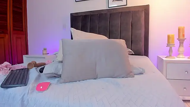 isa bunny online show from 02/25/25, 07:09