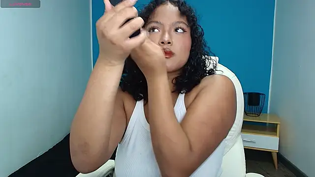 Snapshot of Dephne__ chatting on 12/11/24, 12:44 Dephne   online show from 12/11/24, 12:44