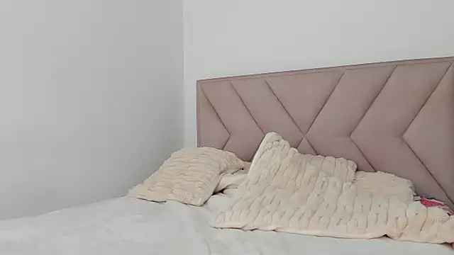 Snapshot of Dephne__ chatting on 02/26/25, 05:39 Dephne   online show from 02/26/25, 05:39