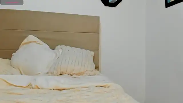 Snapshot of Dephne__ chatting on 03/16/25, 04:45 Dephne   online show from 03/16/25, 04:45