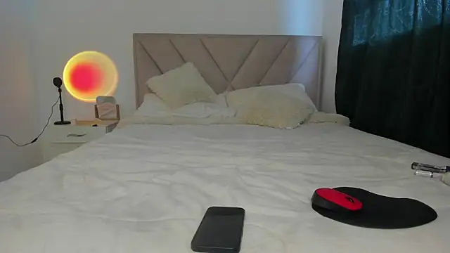 Snapshot of Dephne__ chatting on 09/29/25, 08:02 Dephne   online show from 09/29/25, 08:02