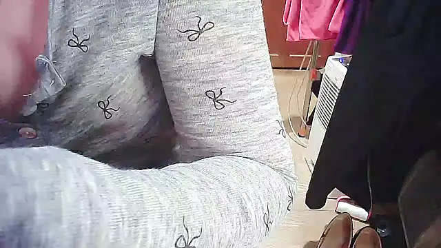 Snapshot of cindy01113520 chatting on 02/20/25, 02:07 cindy01113520 online show from 02/20/25, 02:07