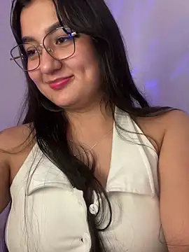 Snapshot of yessi_rose chatting on 10/22/25, 03:51 yessi rose online show from 10/22/25, 03:51