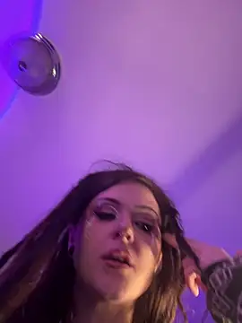 Snapshot of BlaizeyBBy chatting on 12/13/24, 12:28 BlaizeyBBy online show from 12/13/24, 12:28