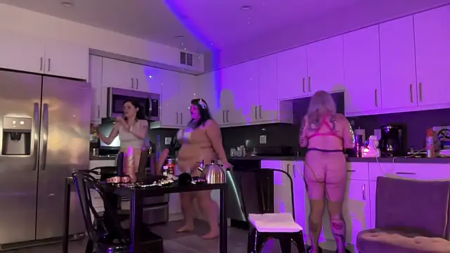 Snapshot of BlaizeyBBy chatting on 01/17/25, 07:51 BlaizeyBBy online show from 01/17/25, 07:51