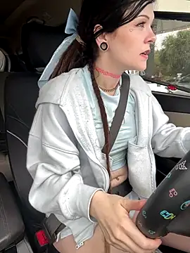 Snapshot of BlaizeyBBy chatting on 09/10/25, 10:43 BlaizeyBBy online show from 09/10/25, 10:43