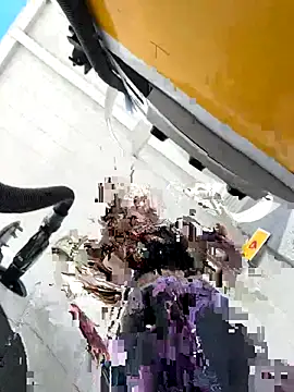 Snapshot of BlaizeyBBy chatting on 09/30/25, 10:59 BlaizeyBBy online show from 09/30/25, 10:59