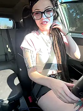 Snapshot of BlaizeyBBy chatting on 10/23/25, 10:30 BlaizeyBBy online show from 10/23/25, 10:30