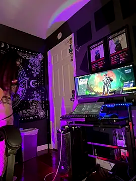 Snapshot of BlaizeyBBy chatting on 12/19/25, 01:45 BlaizeyBBy online show from 12/19/25, 01:45