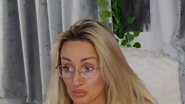 IsabelleEthan online show from 11/23/25, 01:16