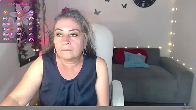 Snapshot of stepmother_105 chatting on 01/09/25, 02:40 stepmother 105 online show from 01/09/25, 02:40