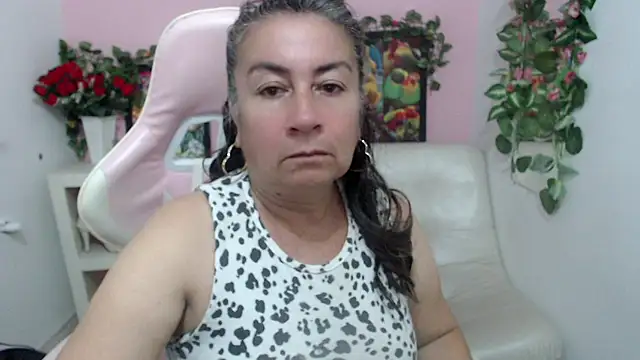 Snapshot of stepmother_105 chatting on 09/17/25, 05:36 stepmother 105 online show from 09/17/25, 05:36