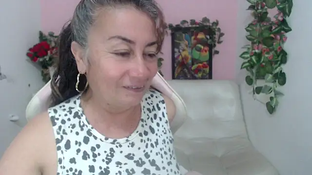 Snapshot of stepmother_105 chatting on 09/26/25, 04:55 stepmother 105 online show from 09/26/25, 04:55