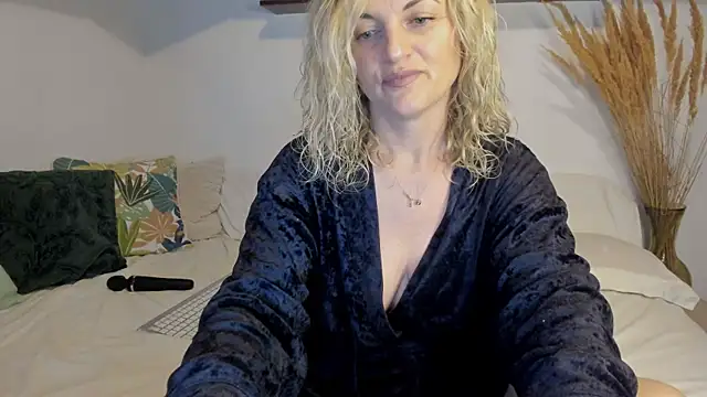 Snapshot of Jadore_able chatting on 04/27/26, 01:58 Jadore able online show from 04/27/26, 01:58