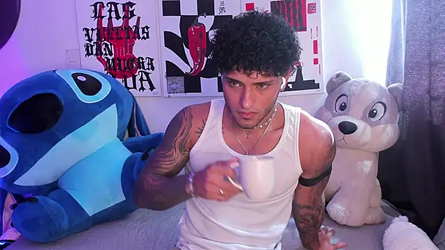Snapshot of Alessandro_Vanni chatting on 05/20/26, 02:34 Alessandro Vanni online show from 05/20/26, 02:34
