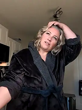 Snapshot of Canadian_BBW chatting on 04/30/26, 01:50 Canadian BBW online show from 04/30/26, 01:50